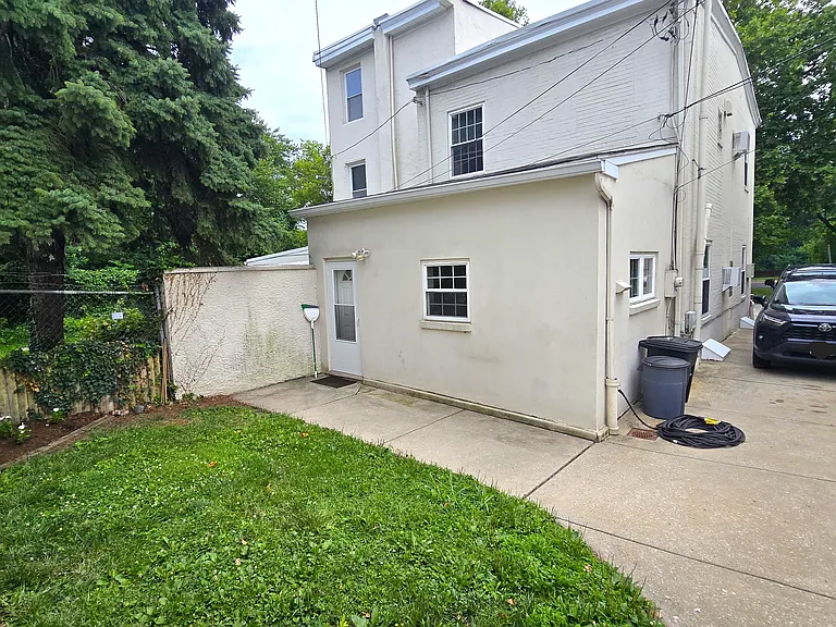 4261 River Rd — Photo 2