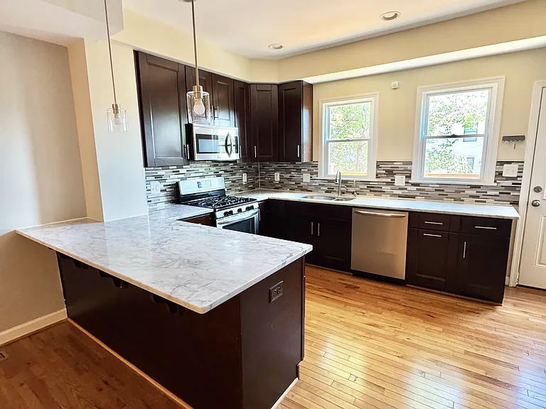 408 Delafield Pl NW — Photo 10