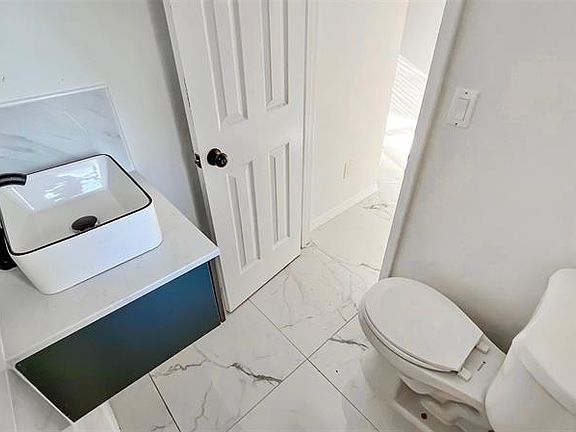 2nd image of 8256 Limetree Ct