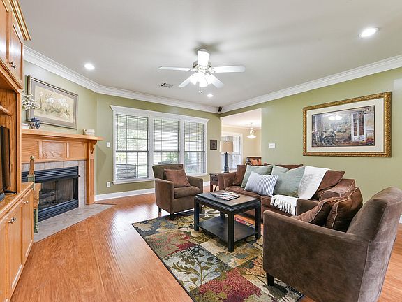 3rd image of 203 Briarfield Dr