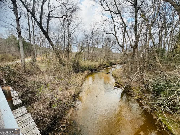 1904 Calhoun Rd, Dewy Rose, GA 30634