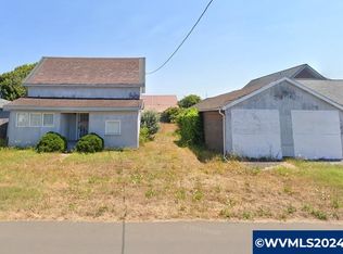 1045 NE Commercial St, Waldport, OR 97394