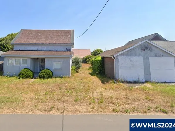 1045 NE Commercial St, Waldport, OR 97394