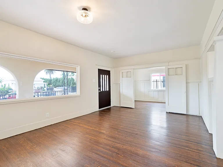 2214 Thomas St — Photo 6