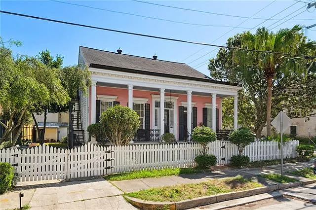 2 bed, 1.0 bath, 1479 sqft, $2,700 — Photo 2