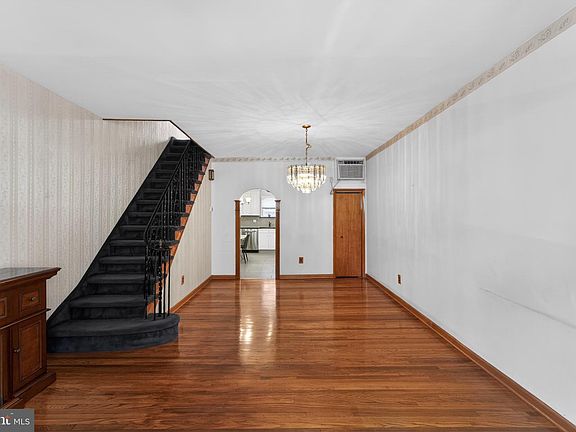 4th image of 2334 S Rosewood St