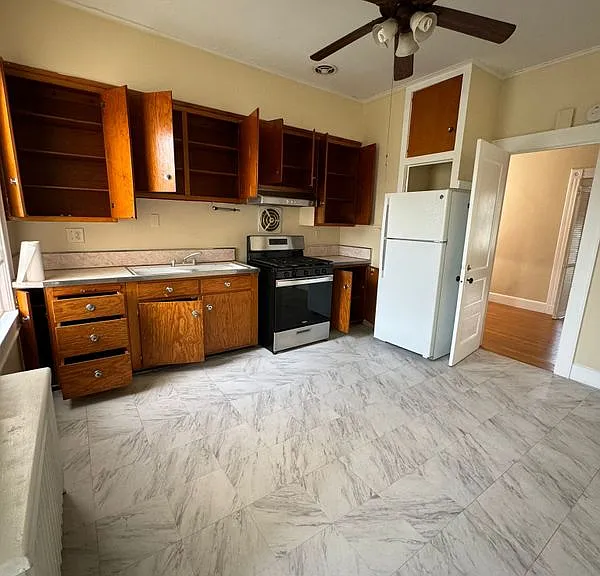107 Poplar St #2 — Photo 2