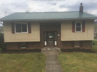60 Janette Dr, Poca, WV 25159