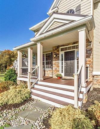 3rd image of 711 Featherbed Ln