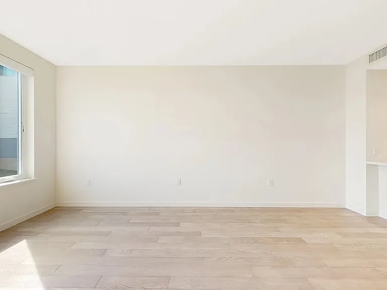 10 Kennedy Pl #209 — Photo 14