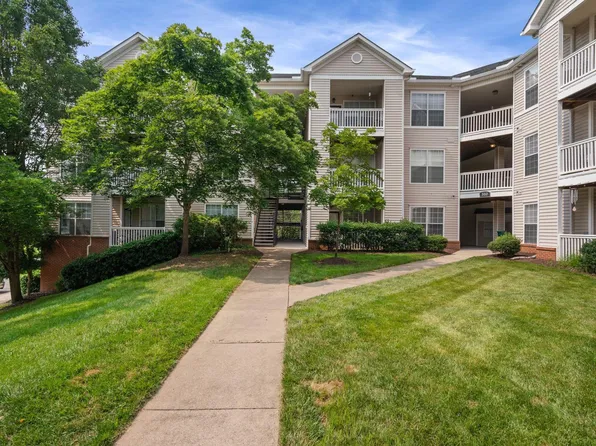 320 Riverbend Dr APT 2B, Charlottesville, VA 22911