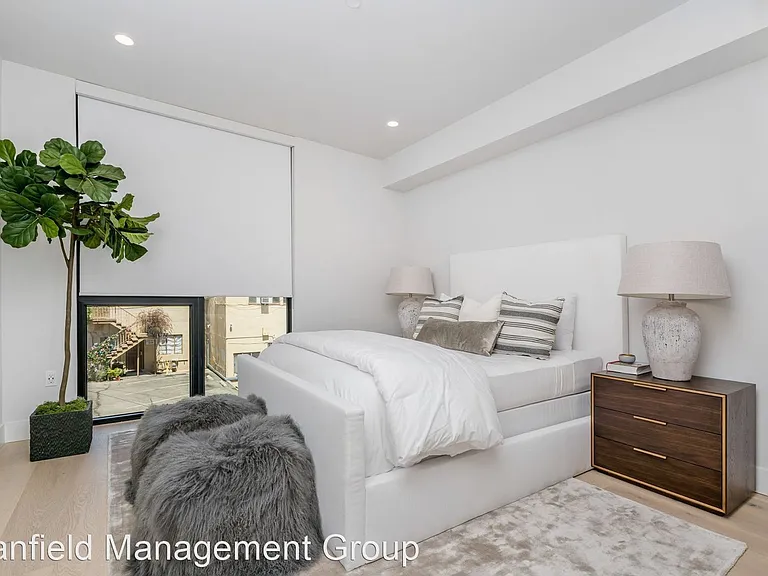 Reeves Place LA — Photo 16