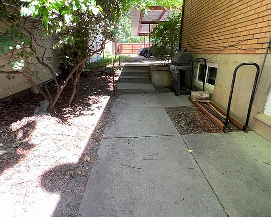 2nd image of 1870 Cresthill Dr