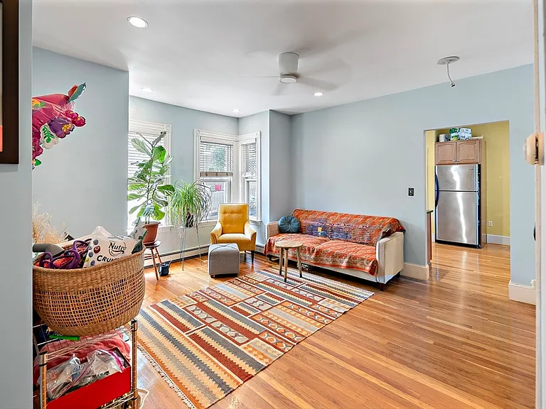 8 Leland St #1 — Photo 3