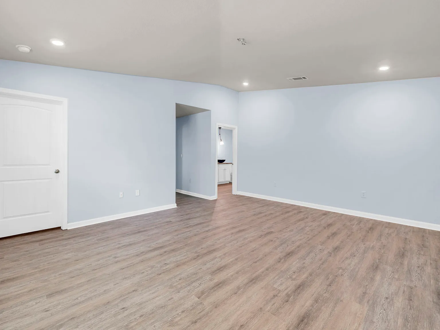 4 bed, 2122 sqft, $2,200 — Photo 3