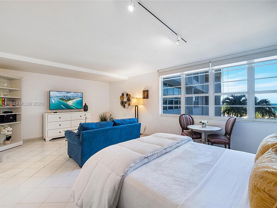 1st image of 100 Lincoln Rd #515