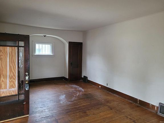 2nd image of 131 E Irvington Ave