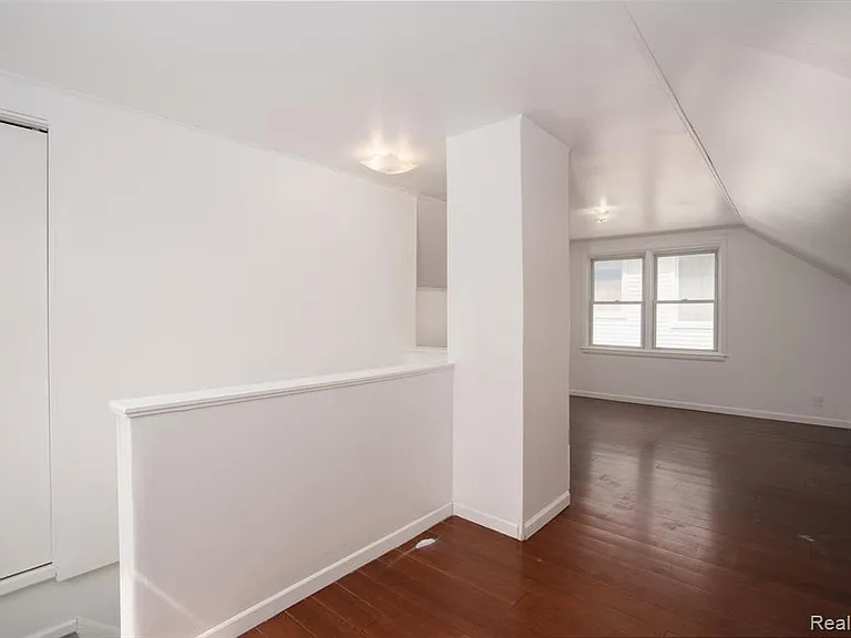 4781 Williamson St — Photo 11