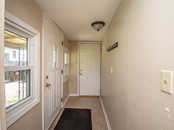 4th image of 1058 Hale Ave