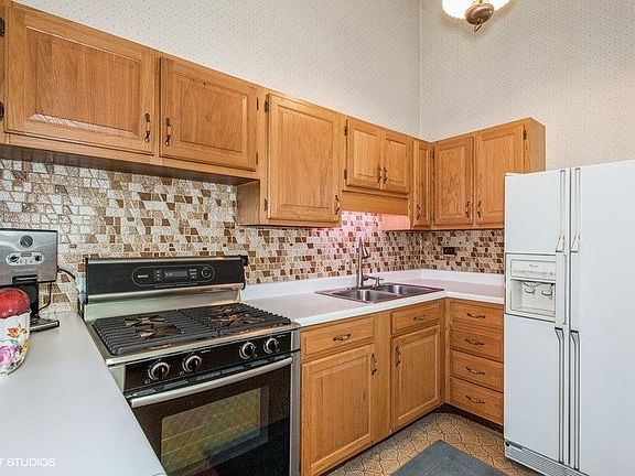 5th image of 1542 Larry Ln