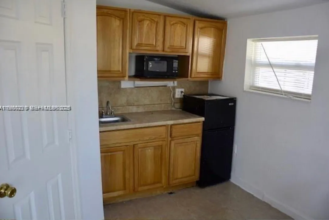 Studio, 793 sqft, $1,200 — Photo 2