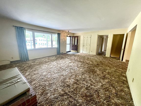 5th image of 9 Canterbury Dr