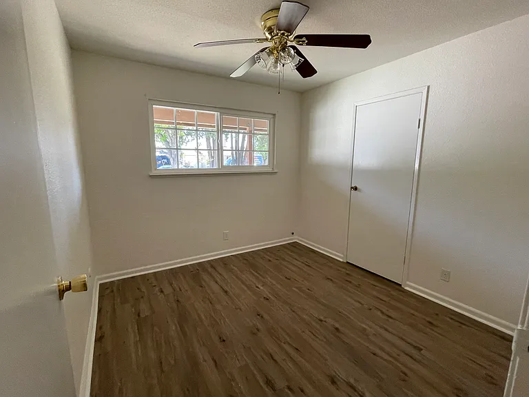 913 Banyan Dr — Photo 7
