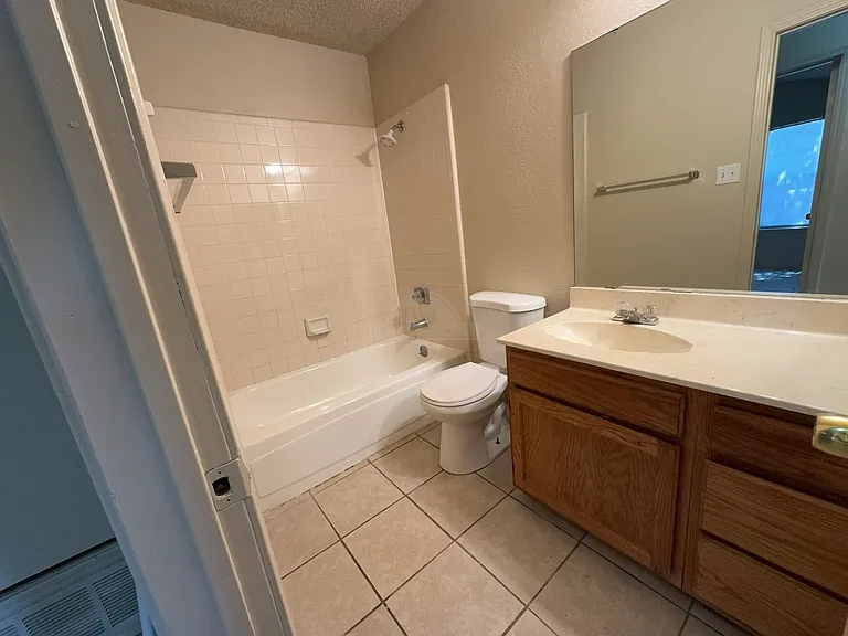 2208 Hemlock Dr — Photo 14