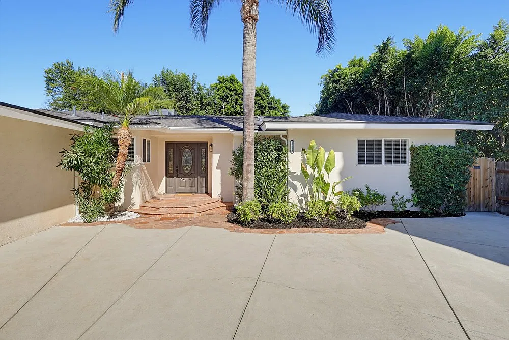 3 bed, 2.5 bath, 2202 sqft, $4,500 — Photo 3