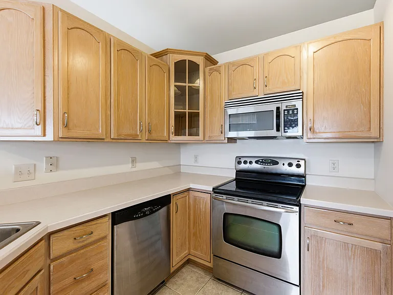 323 Skyview Ct — Photo 13