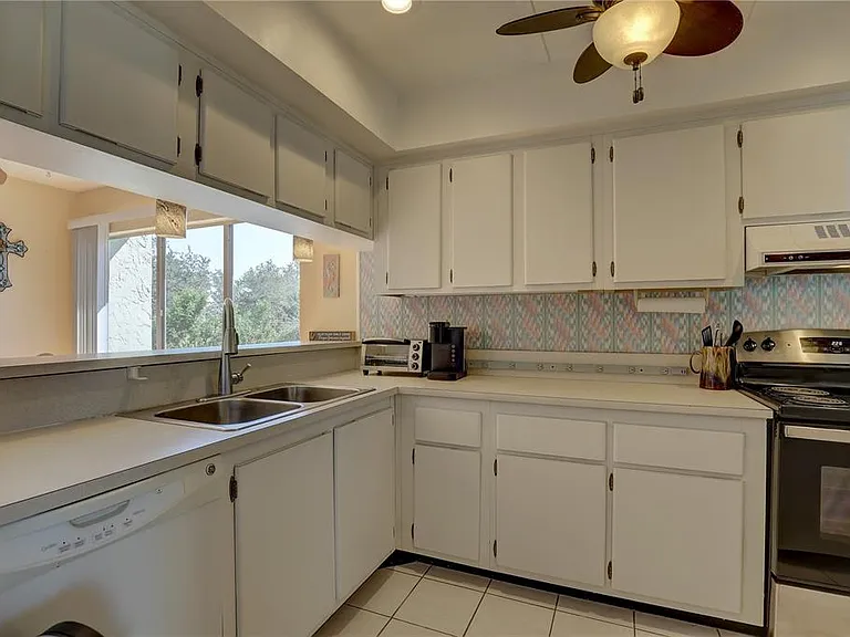 428 Windrush Bay Dr #428 — Photo 15
