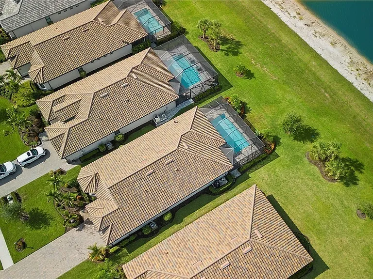 19564 Utopia Ln — Photo 26