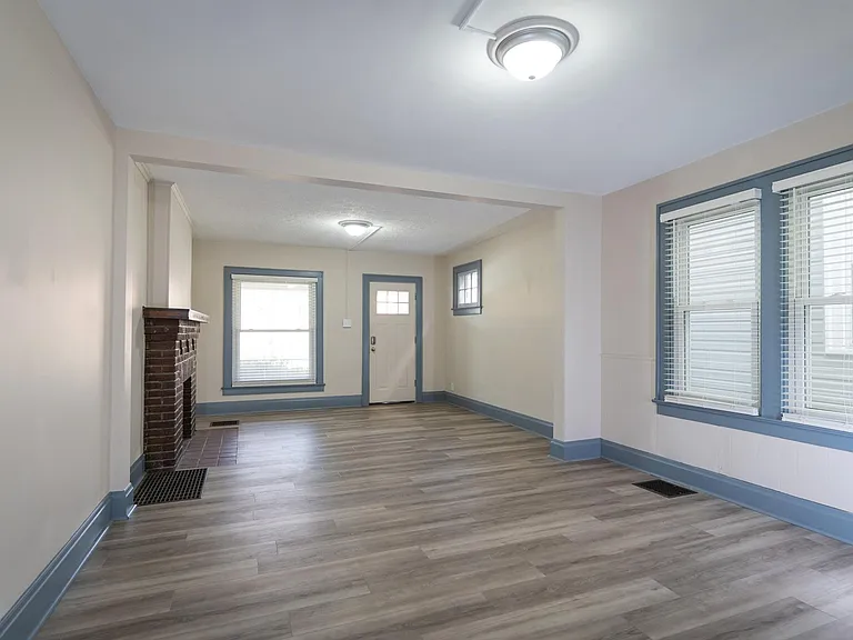 209 Clinton St — Photo 6