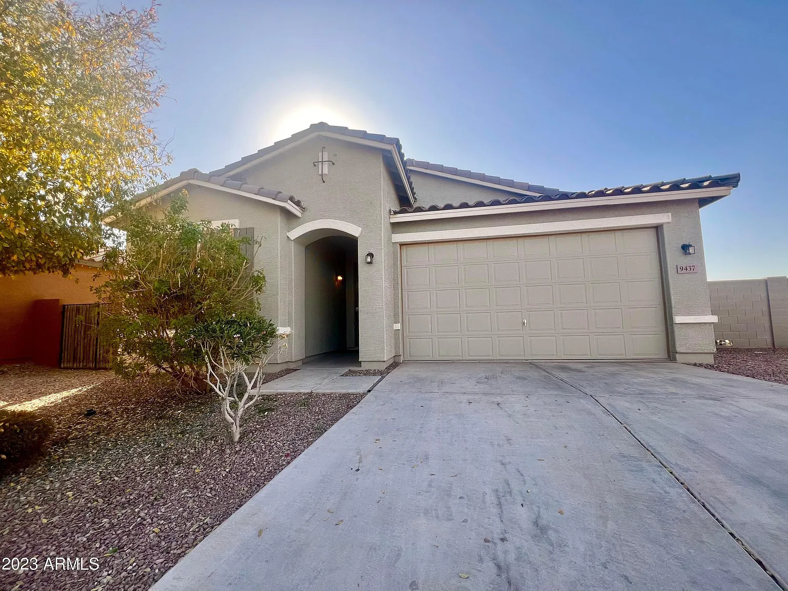 4 bed, 2.0 bath, 1904 sqft, $2,300 — Photo 1