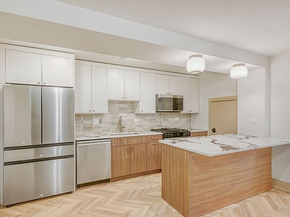 2nd image of 1528 N Lasalle St