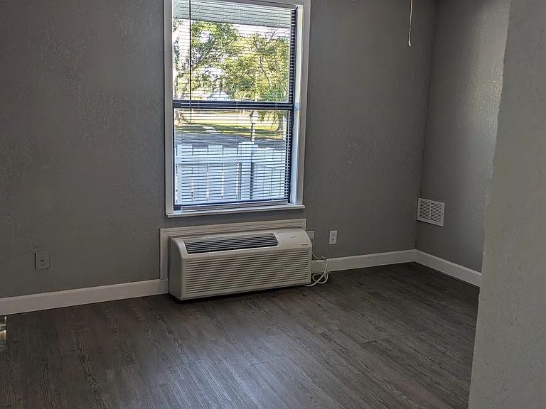 729 E Poinsettia Ave — Photo 10