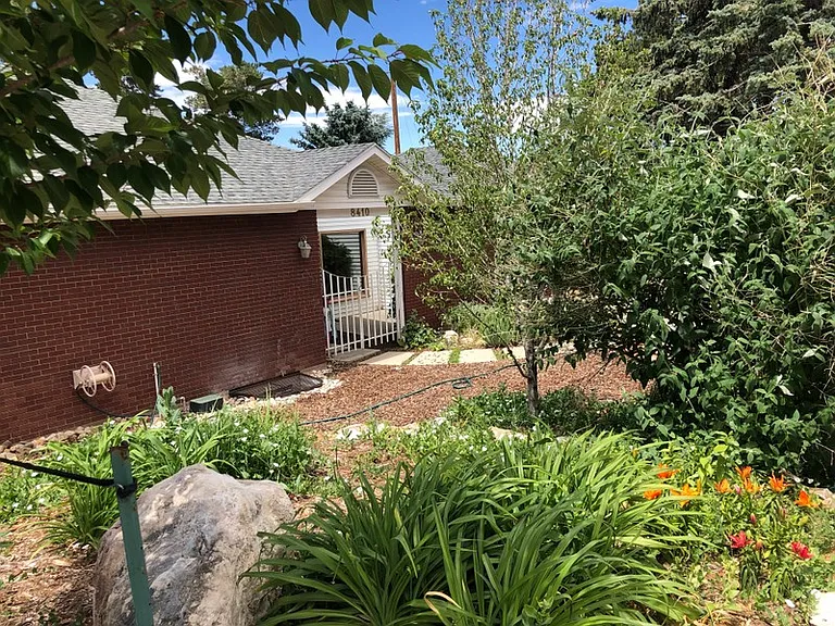 8410 S Kings Hill Dr — Photo 1