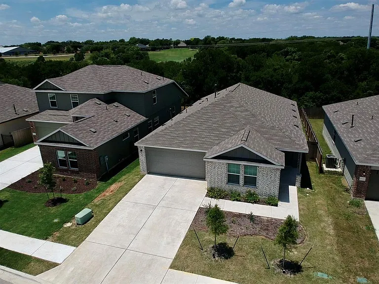 10717 Steinbeck Dr — Photo 2