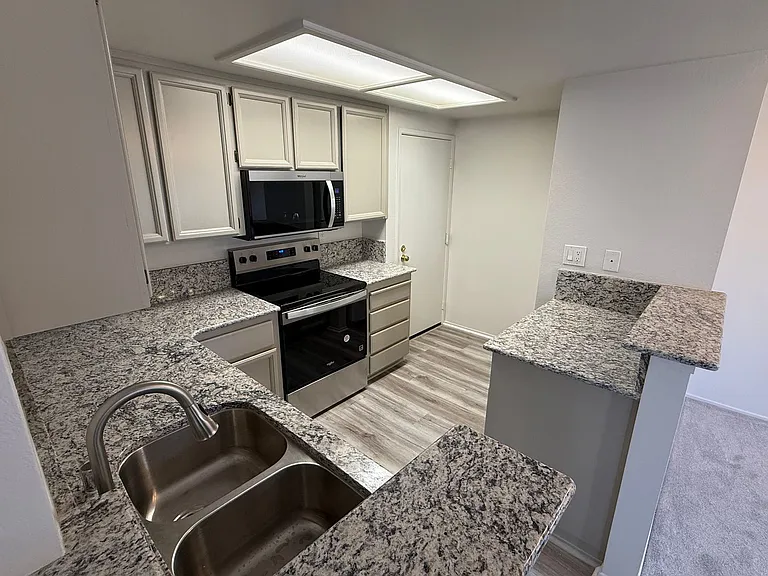 4933 Conway Ter — Photo 4