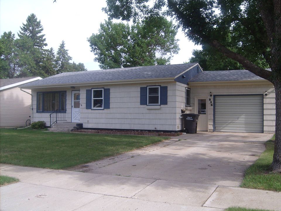 1st image of 212 13th St W