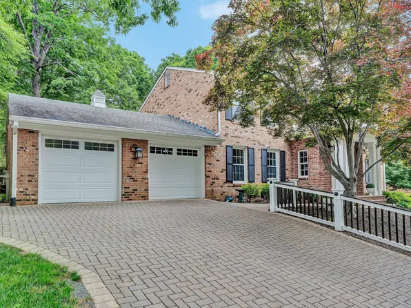 6235 Hidden Valley Dr, Roanoke, VA 24018
