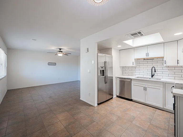 6008 W Augusta Ave — Photo 11