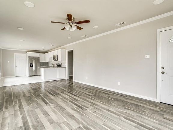 4th image of 3419 Townsend Dr