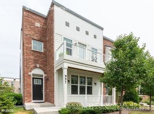 957 Times Square Dr, Aurora, IL 60504