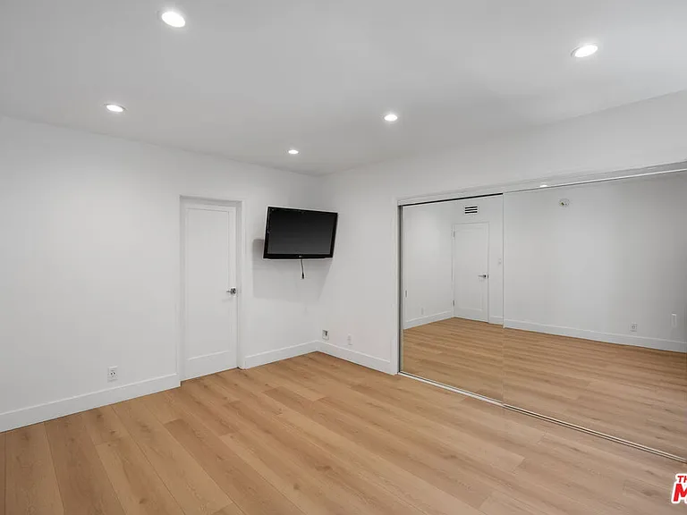 4807 Woodley Ave #309 — Photo 24