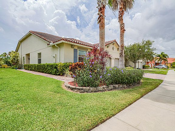 2nd image of 6325 Oxford Circle #101