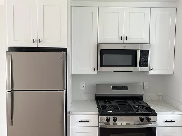 14 Taylor St — Photo 2