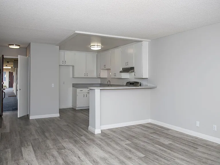 334 Monterey Rd — Photo 3