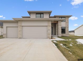 21143 Hartman Ave, Elkhorn, NE 68022