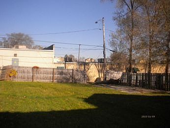 2nd image of 1715 Elm St